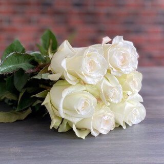 Букет из 7 роз белый (50см)