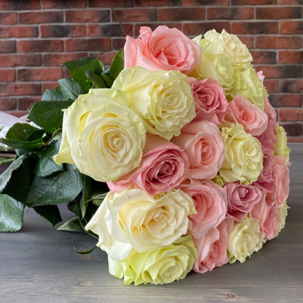 Бело розовый букет (27шт)