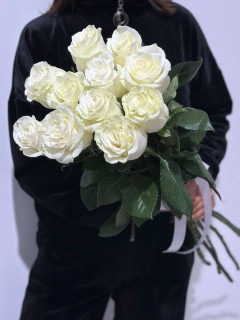11 белых роз (70см)